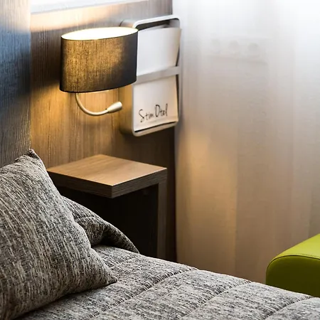 Cit'hotel Stim'otel 3* אז'ן